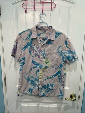 Men's Short-Sleeve Floral Button-Up Shirt in Light Pink